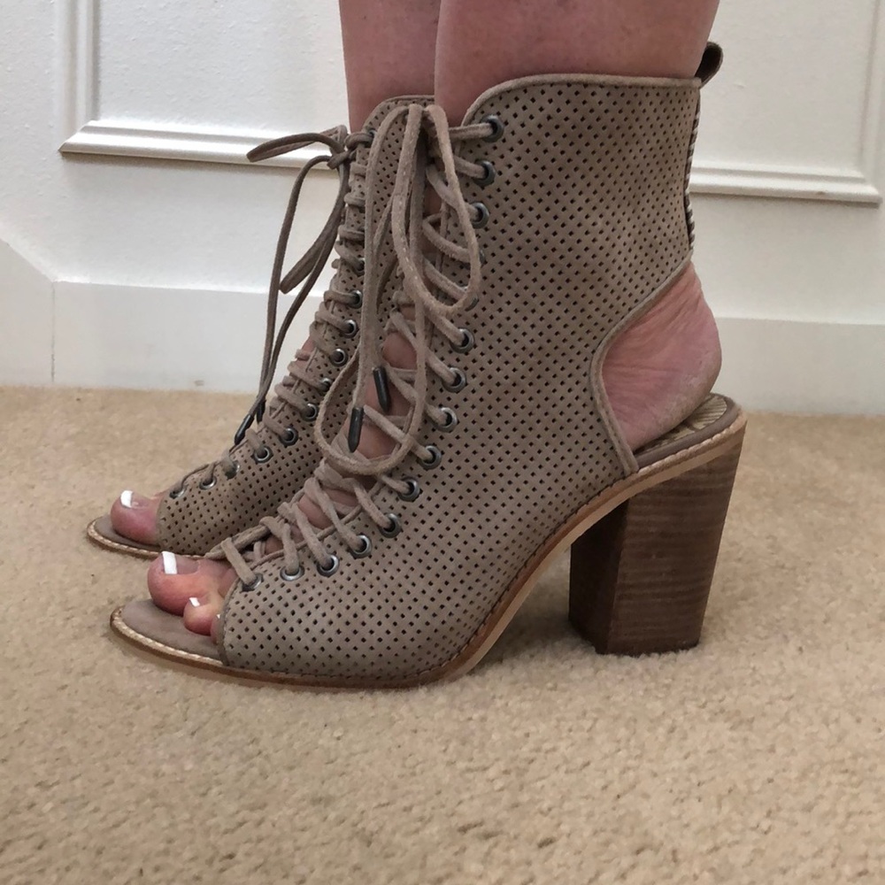 Dolce Vita Taupe Perforated Suede Sandals Size 9.5